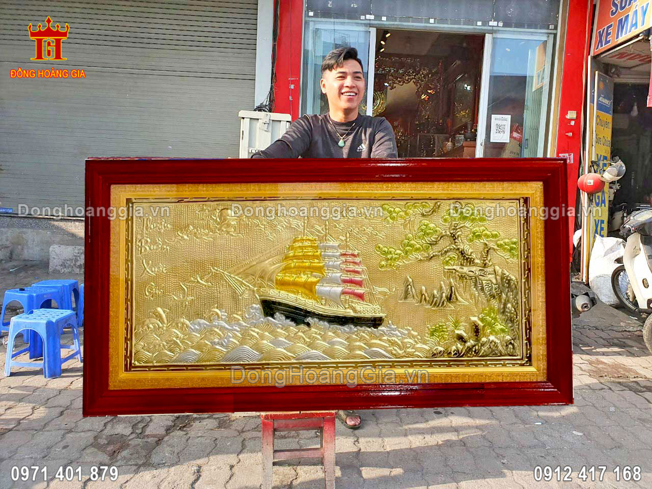 Tranh thuận buồm xuôi gió mạ điểm vàng là dòng sản phẩm cao cấp